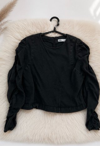 Top vaquero negro Zara manga abullonada