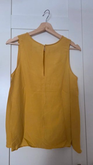 Blusa sin mangas Stradivarius amarilla