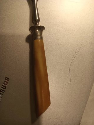 Cubierto antiguo para trinchar de asta