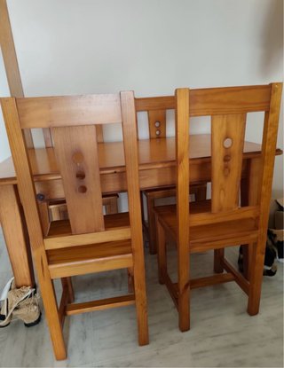 Conjunto mesa y 4 sillas madera