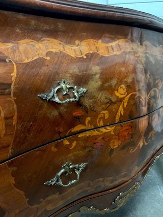 Cómoda antigua de madera. Cajonera.