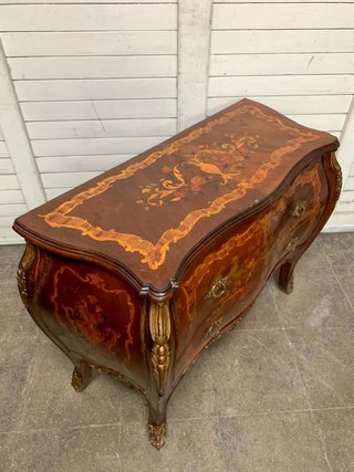 Cómoda antigua de madera. Cajonera.