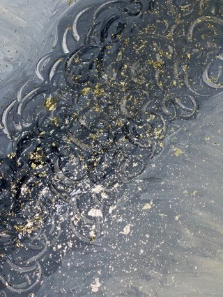 Cuadro abstracto gris con pan de oro
