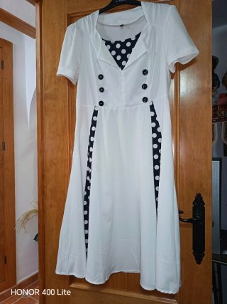 Vestido blanco y negro lunares muy fresquito