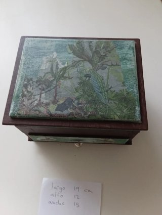 Caja de madera decorada