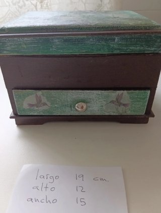 Caja de madera decorada