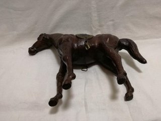 Figura caballo cuero repujado antiguo