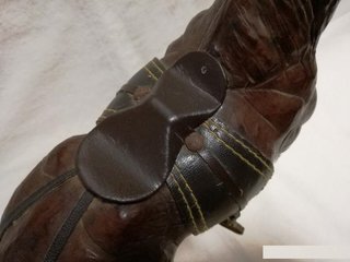 Figura caballo cuero repujado antiguo