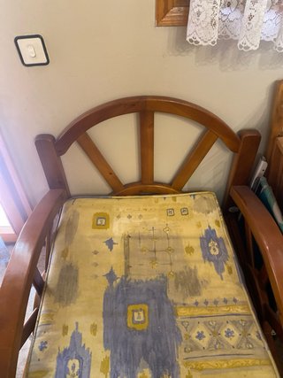 Sofá bodega tela y madera de cerezo