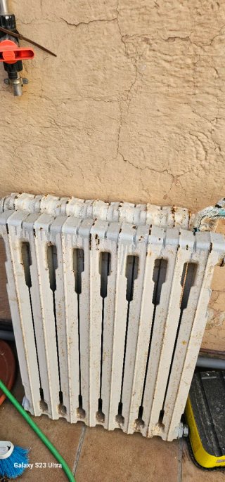 Radiador de hierro antiguo