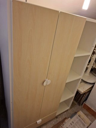 Litera Ikea con escritorio y armario