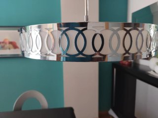 Lámpara de techo moderna plateada y blanca