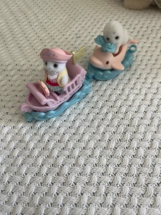 Barco Silvanian Families con Foca y Oso