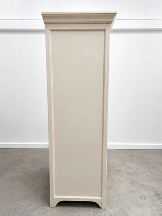 Armario retro blanco de madera