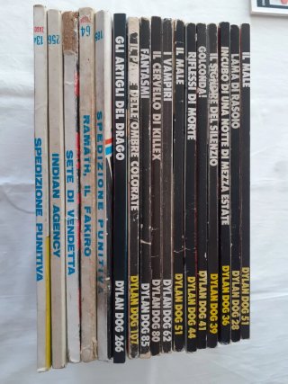 Lotto misto di fumetti e materiale da collezione