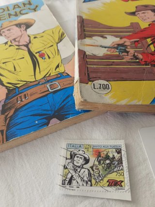 Lotto misto di fumetti e materiale da collezione