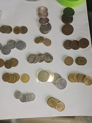 Lote de 70 monedas pesetas diferentes épocas.
