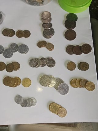 Lote de 70 monedas pesetas diferentes épocas.