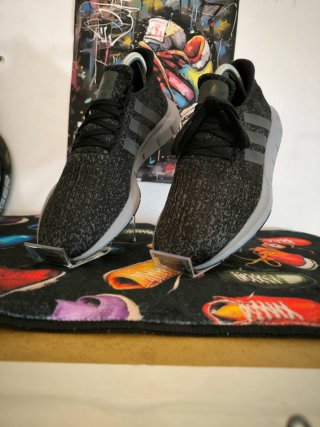 Zapatillas Adidas Negras y Grises