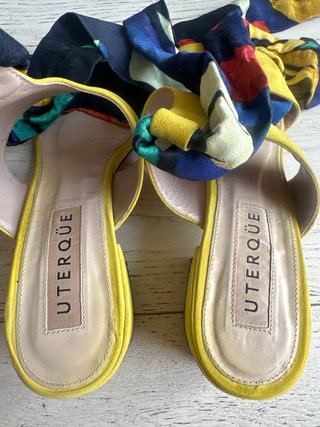Sandalias Uterqüe amarillas talla 41