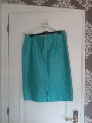 Traje verde brocado con falda