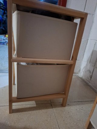 Mesitas de noche de madera con cajones