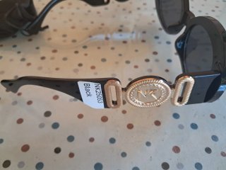 Gafas de sol negras nuevas