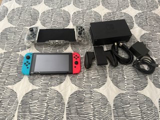 Nintendo Switch V2 con Accesorios