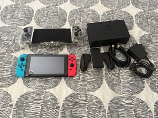 Nintendo Switch V2 con Accesorios