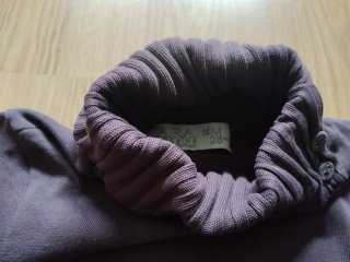 Jersey de chica cuello alto morado