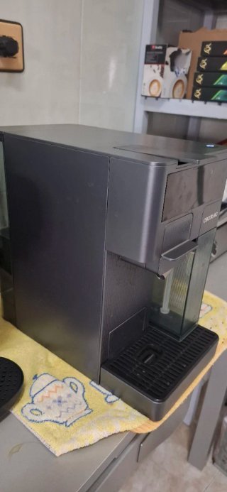 Cafetera Cecotec. Acepta todo tipo de capsulas.