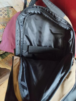 Mochila Beige y Negra Estilo Militar