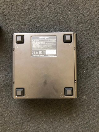 Behringer MIC300 Pré-amplificador Válvula