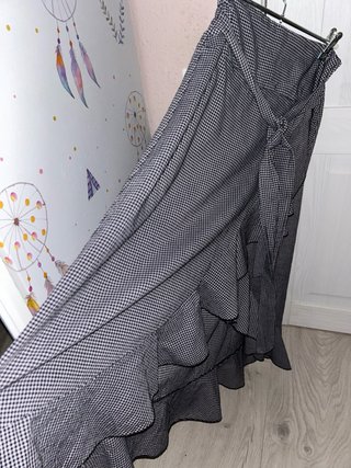 Falda midi cuadros vichy negros y grises