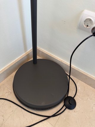Lámpara de pie Ikea negra