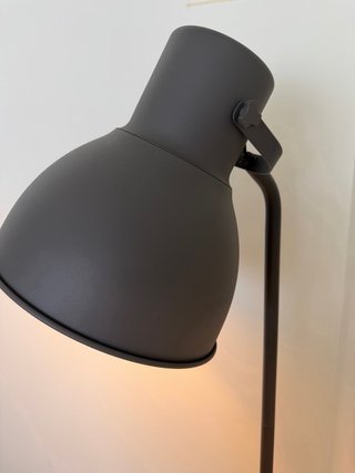 Lámpara de pie Ikea negra