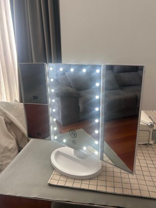 Espejo de maquillaje con luz LED