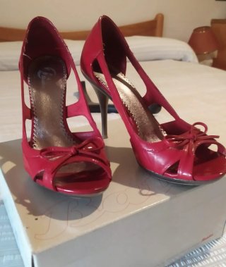 Zapatos de tacón rojos Bata