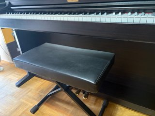 Piano Kawai Marrón con Banqueta