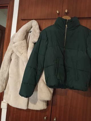 Chaquetas chica. Las dos , casi nuevas. H£M.