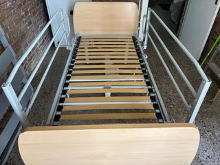 Cama articulada motorizada clínica con somier