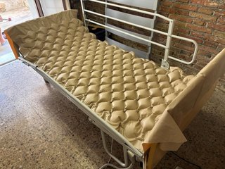 Cama articulada motorizada clínica con somier