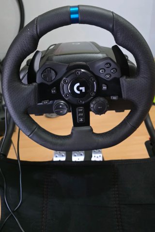 Volante Logitech G923 y Silla Playseat