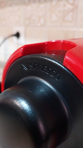 Cafetera Nespresso Krups Inissia Roja