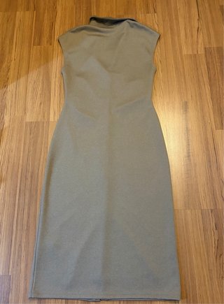 VESTIDO MIDI SIN MANGA MARCA ZARA