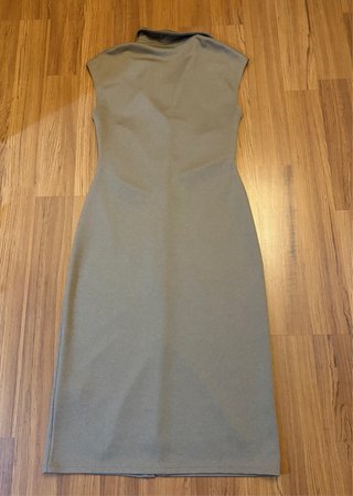 VESTIDO MIDI SIN MANGA MARCA ZARA