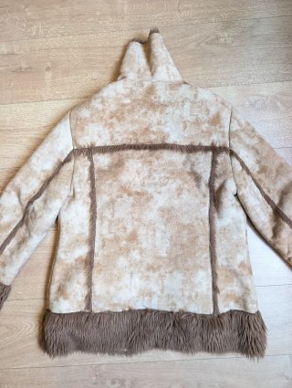 Chaqueta beige y marrón con pelo