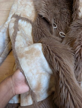 Chaqueta beige y marrón con pelo