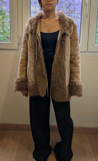 Chaqueta beige y marrón con pelo