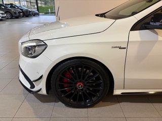 Mercedes-Benz Clase A45 AMG 381 2016